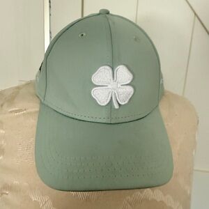 “ black clover “Green Baseball Cap with White Clover - live lucky
